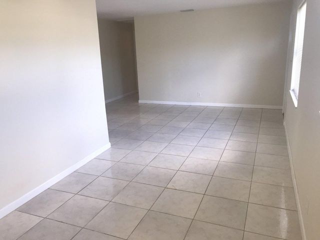 5320 Harriet Place, West Palm Beach, FL 33407