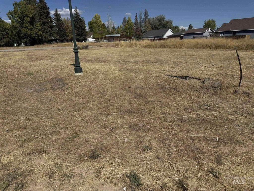 201 E Spruce, Fairfield, ID 83327 photo 2