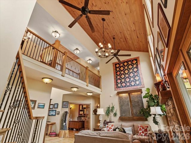 750 Barebridge Drive, Burnsville, NC 28714