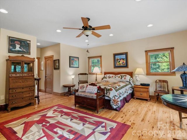 750 Barebridge Drive, Burnsville, NC 28714