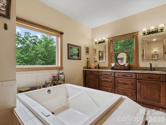 750 Barebridge Drive, Burnsville, NC 28714