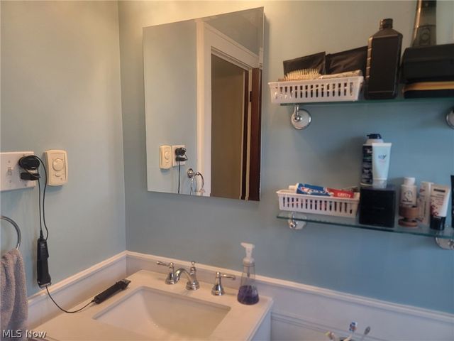 866 Milan Avenue, Amherst, OH 44001
