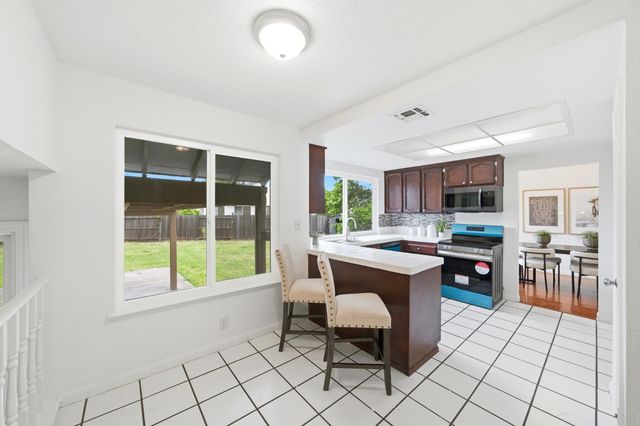 3945 Sea Forest Way, Sacramento, CA 95823