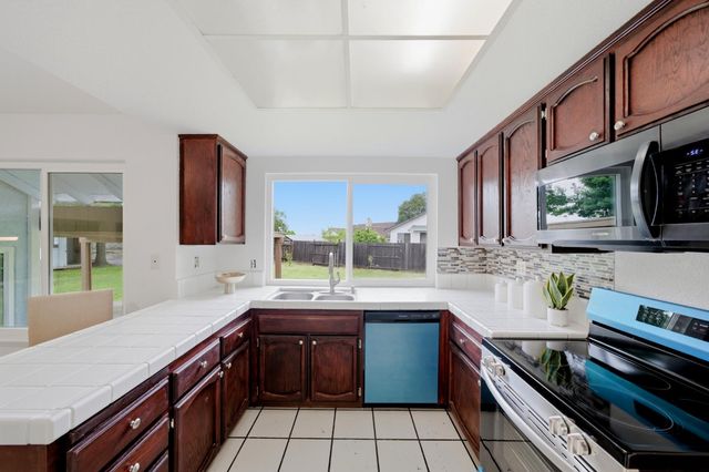 3945 Sea Forest Way, Sacramento, CA 95823