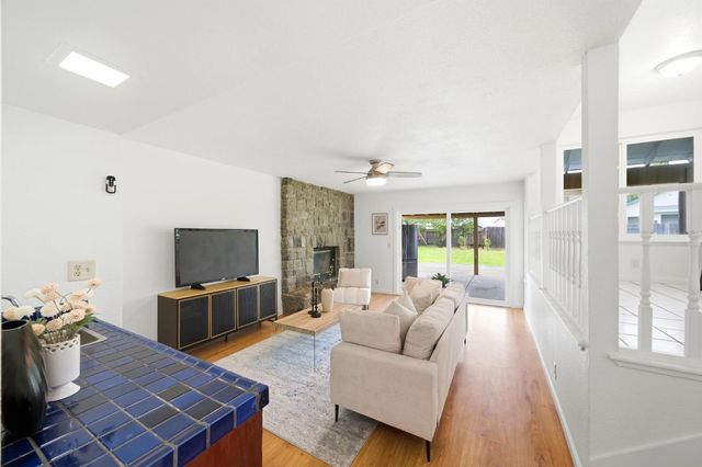 3945 Sea Forest Way, Sacramento, CA 95823