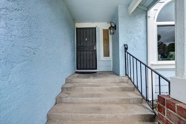 3945 Sea Forest Way, Sacramento, CA 95823