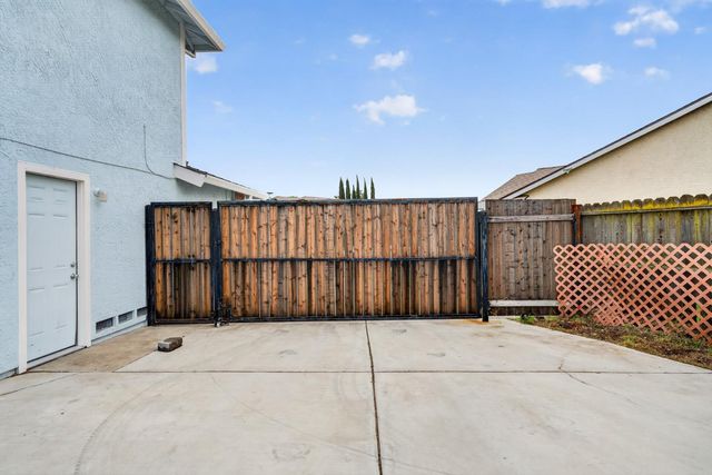 3945 Sea Forest Way, Sacramento, CA 95823