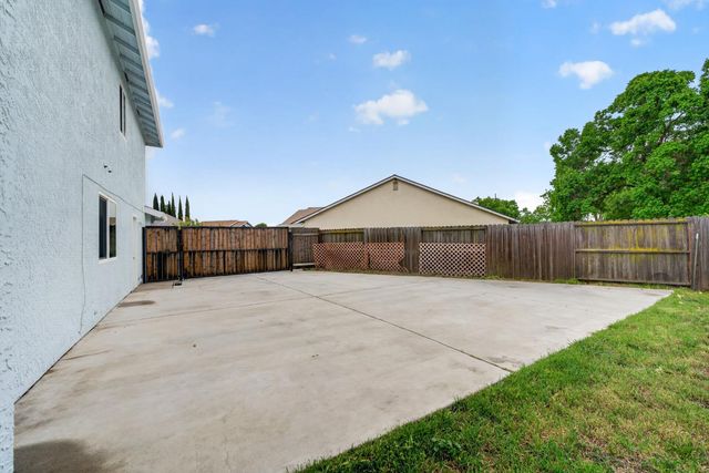 3945 Sea Forest Way, Sacramento, CA 95823