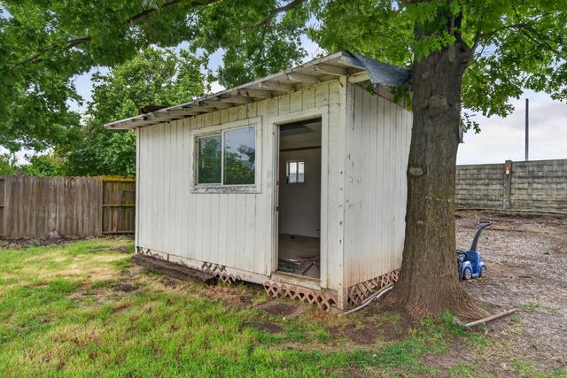 3945 Sea Forest Way, Sacramento, CA 95823