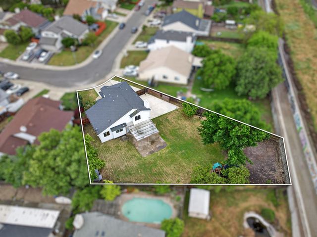 3945 Sea Forest Way, Sacramento, CA 95823