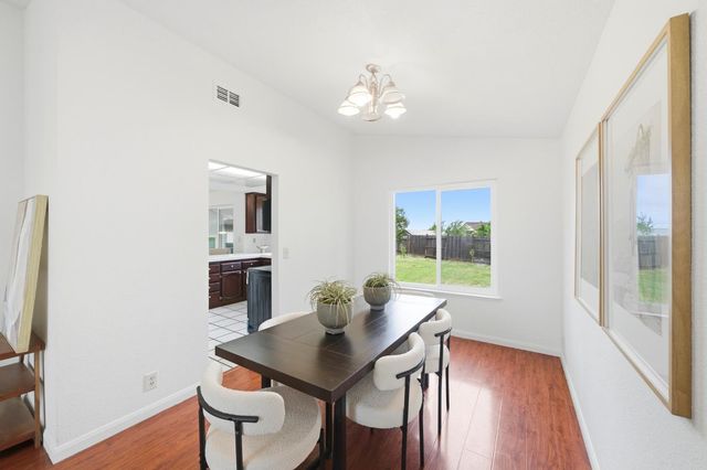 3945 Sea Forest Way, Sacramento, CA 95823