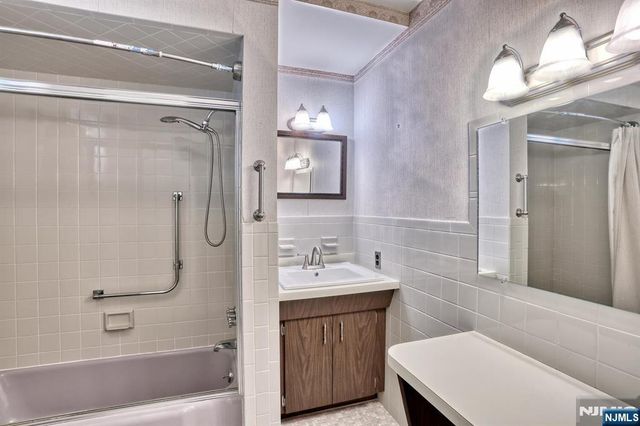 9 New York Avenue, Bergenfield, NJ 07621