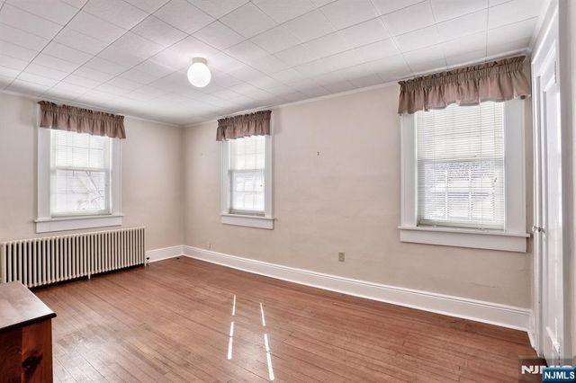 9 New York Avenue, Bergenfield, NJ 07621