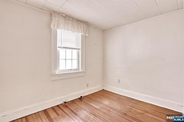 9 New York Avenue, Bergenfield, NJ 07621