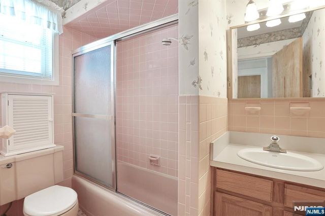 9 New York Avenue, Bergenfield, NJ 07621