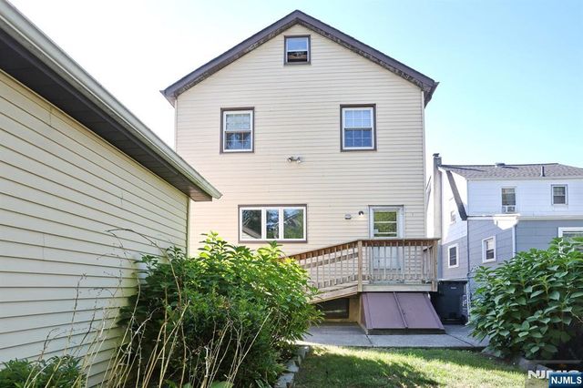 9 New York Avenue, Bergenfield, NJ 07621