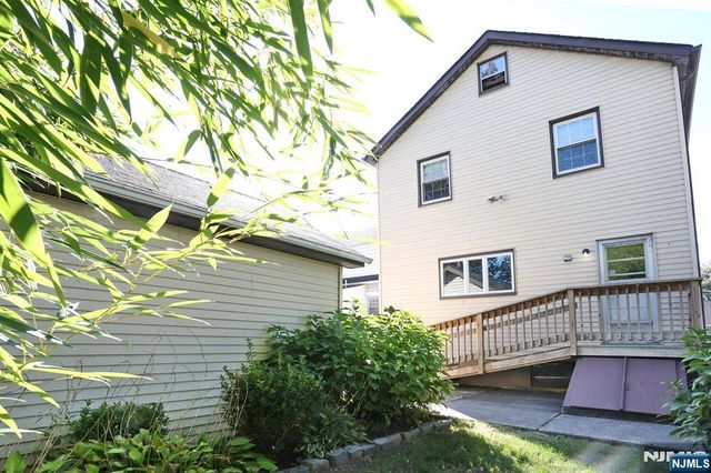 9 New York Avenue, Bergenfield, NJ 07621