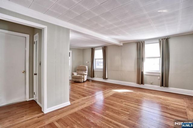 9 New York Avenue, Bergenfield, NJ 07621