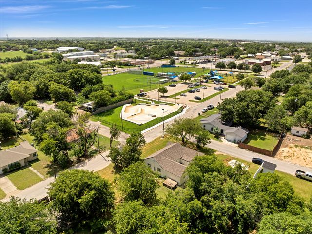 501 N Miller Street, Decatur, TX 76234