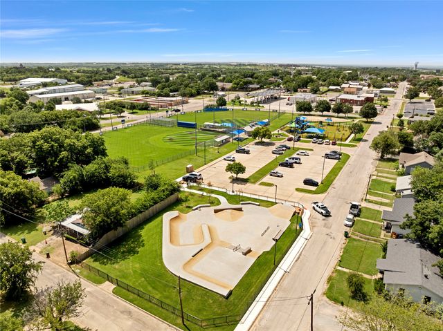 501 N Miller Street, Decatur, TX 76234