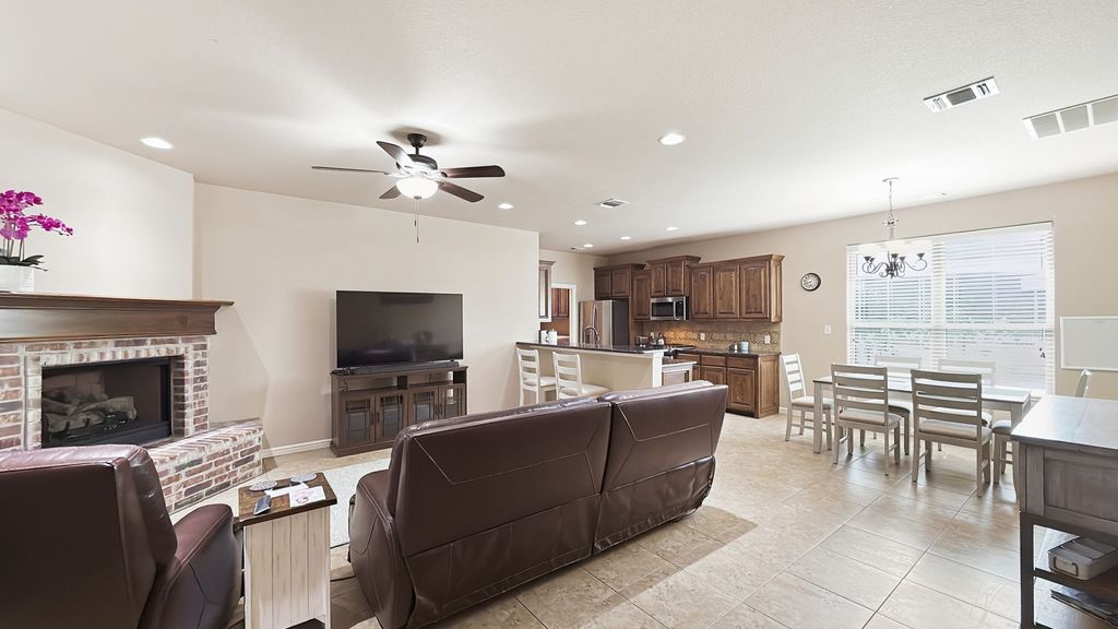 1306 Lauren Lane, Granbury, TX 76048 — photo 3