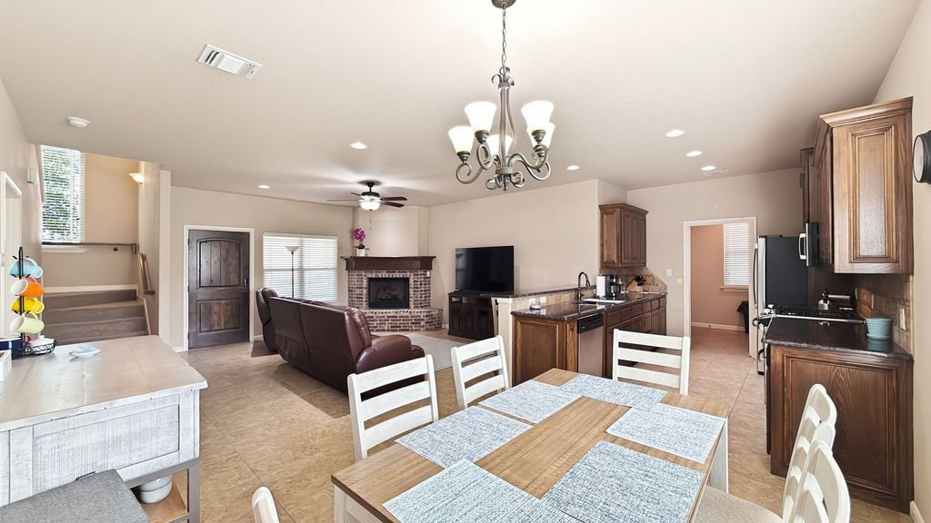 1306 Lauren Lane, Granbury, TX 76048 — photo 5