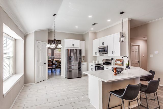 709 S Emma Drive, Arlington, TX 76002