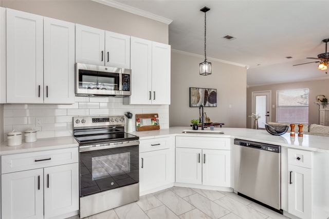 709 S Emma Drive, Arlington, TX 76002