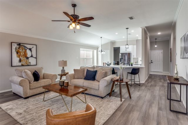 709 S Emma Drive, Arlington, TX 76002