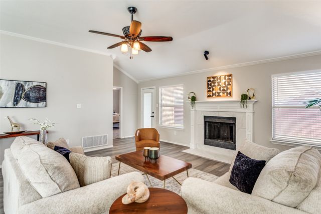 709 S Emma Drive, Arlington, TX 76002