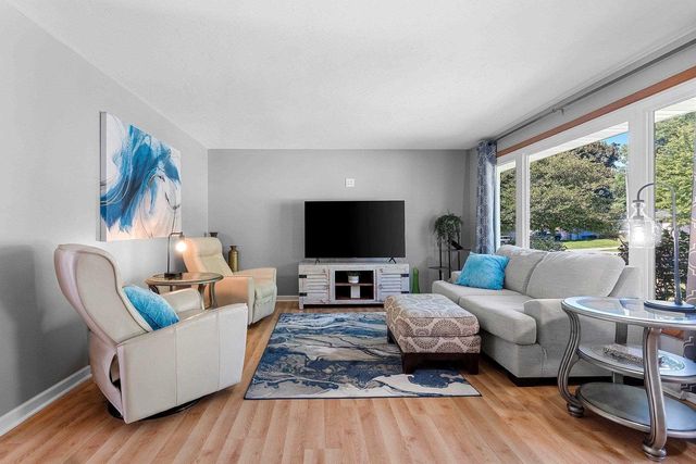 1421 ARGONNE DRIVE, Green Bay, WI 54304