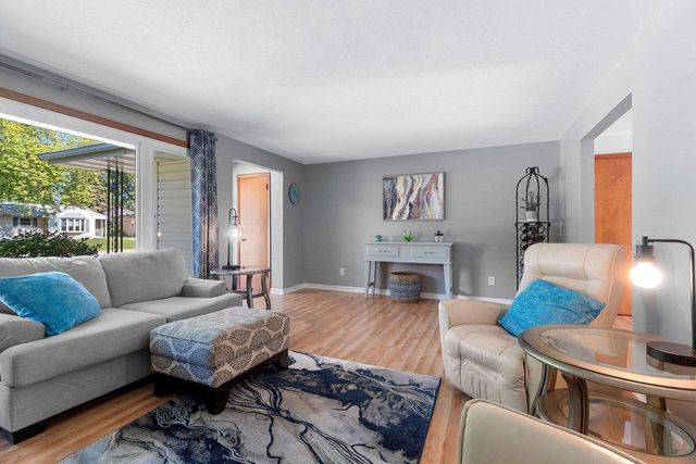 1421 ARGONNE DRIVE, Green Bay, WI 54304