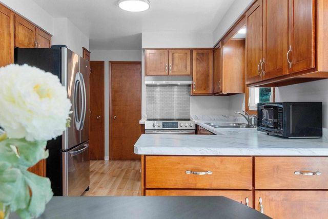 1421 ARGONNE DRIVE, Green Bay, WI 54304