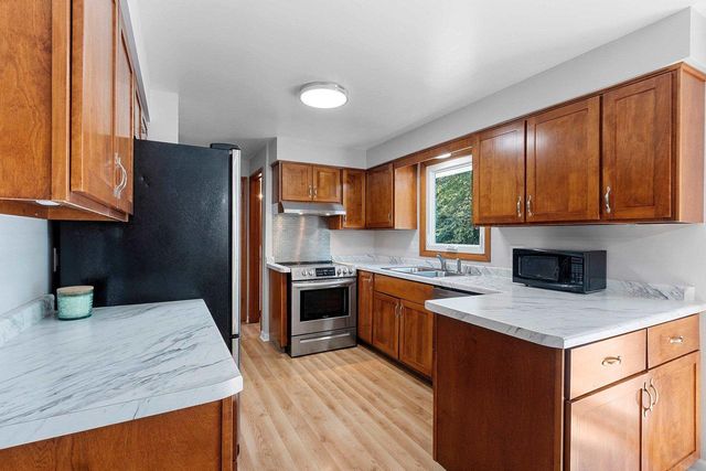 1421 ARGONNE DRIVE, Green Bay, WI 54304