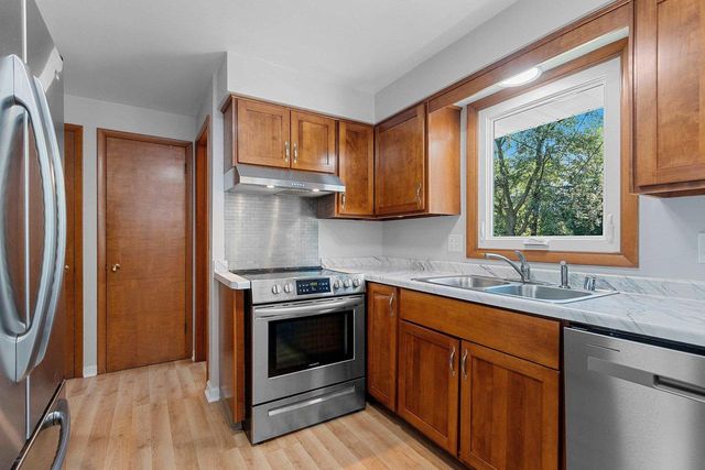 1421 ARGONNE DRIVE, Green Bay, WI 54304
