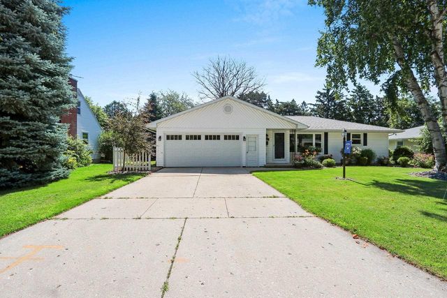 1421 ARGONNE DRIVE, Green Bay, WI 54304