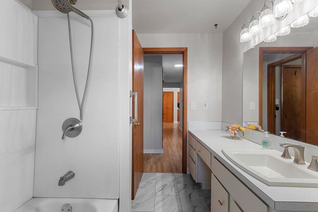 1421 ARGONNE DRIVE, Green Bay, WI 54304