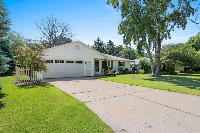 1421 ARGONNE DRIVE, Green Bay, WI 54304