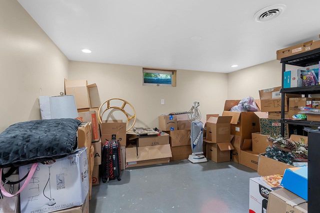 1421 ARGONNE DRIVE, Green Bay, WI 54304