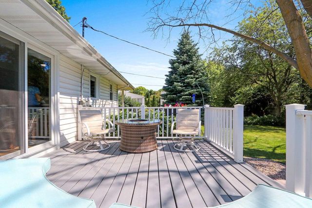 1421 ARGONNE DRIVE, Green Bay, WI 54304