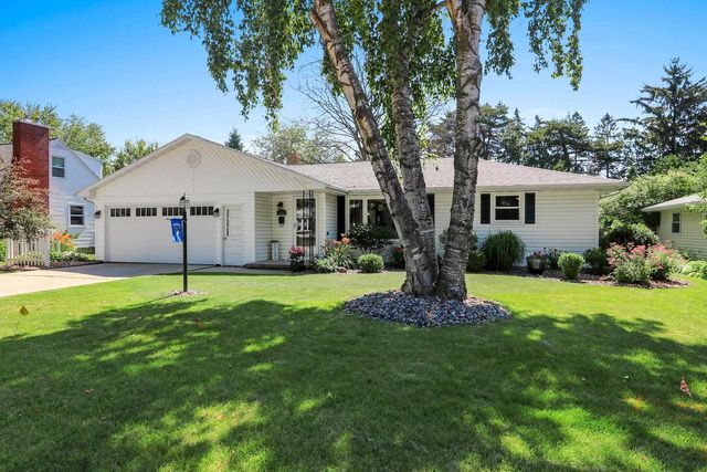 1421 ARGONNE DRIVE, Green Bay, WI 54304