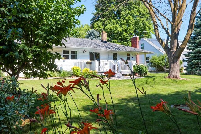 1421 ARGONNE DRIVE, Green Bay, WI 54304