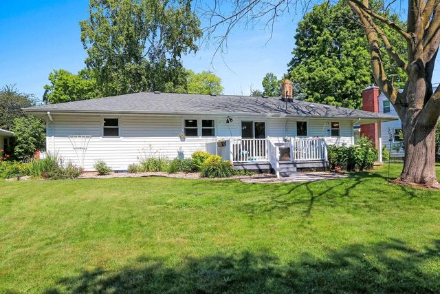 1421 ARGONNE DRIVE, Green Bay, WI 54304