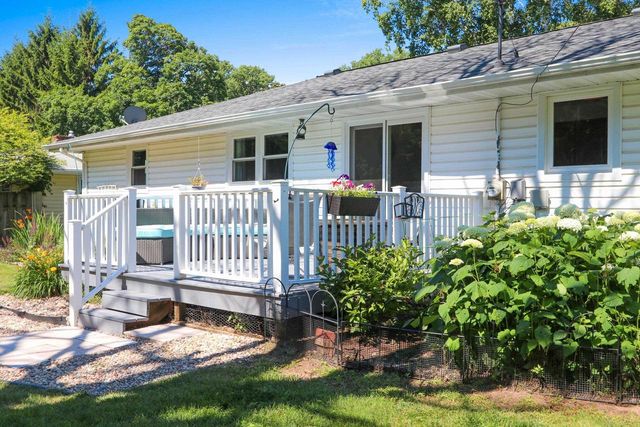 1421 ARGONNE DRIVE, Green Bay, WI 54304