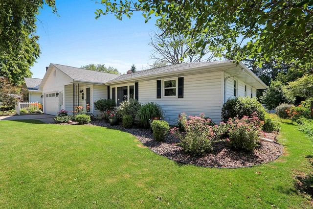 1421 ARGONNE DRIVE, Green Bay, WI 54304