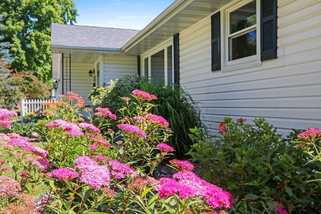 1421 ARGONNE DRIVE, Green Bay, WI 54304