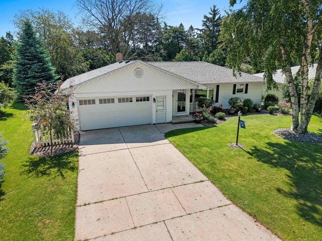 1421 ARGONNE DRIVE, Green Bay, WI 54304
