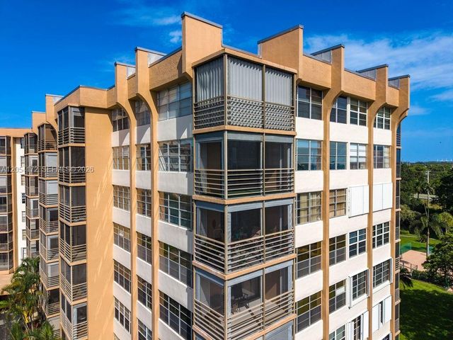 1200 Saint Charles Place 712, Pembroke Pines, FL 33026