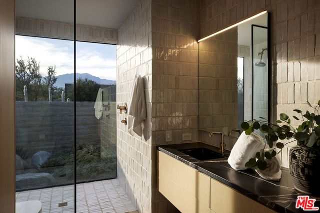 2 Echo Lane, Rancho Mirage, CA 92270