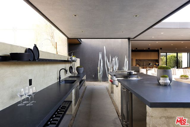 2 Echo Lane, Rancho Mirage, CA 92270